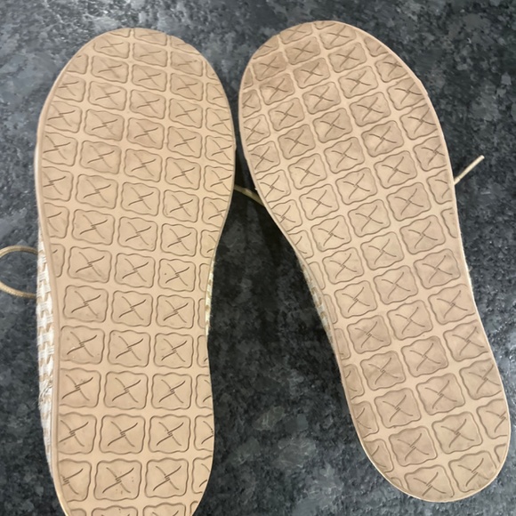 Shoes - Picture 2 of 3